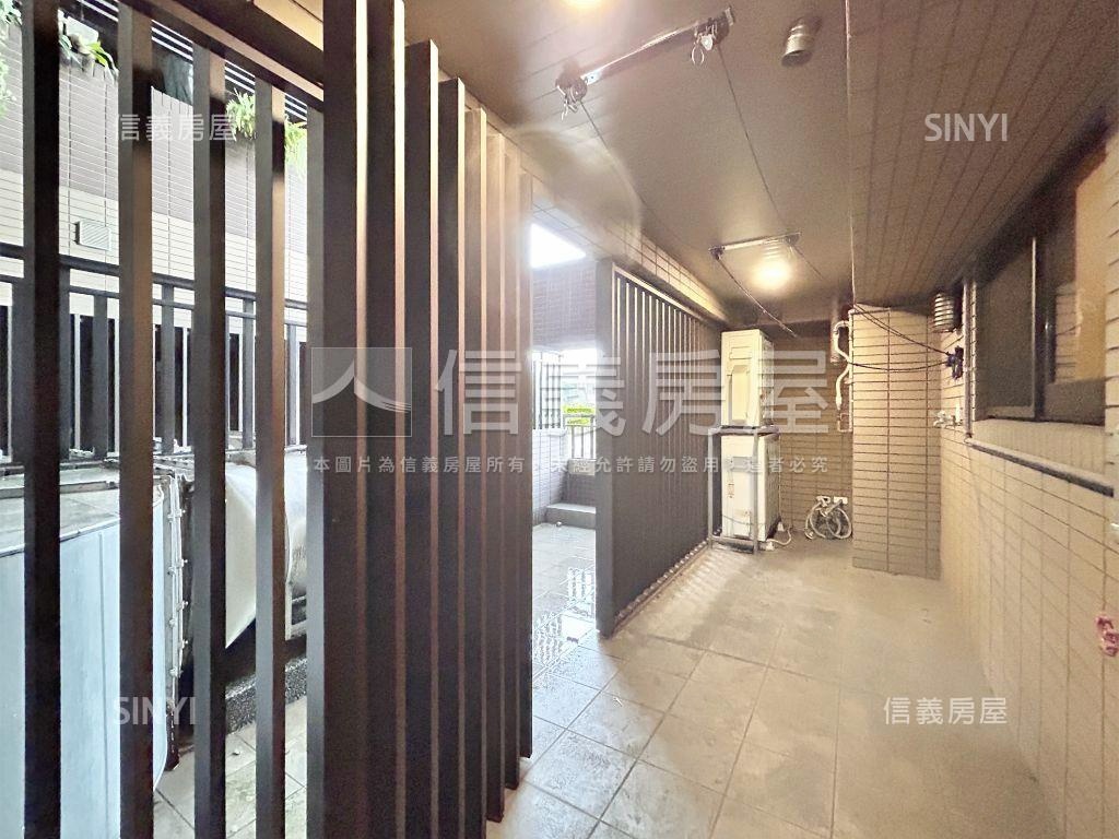 永鼎帝京Ａ１－３三房車位房屋室內格局與周邊環境
