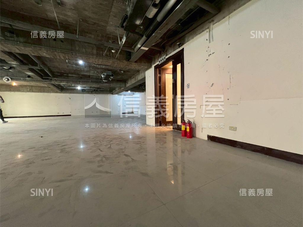 新竹市中心商二地整棟辦公房屋室內格局與周邊環境