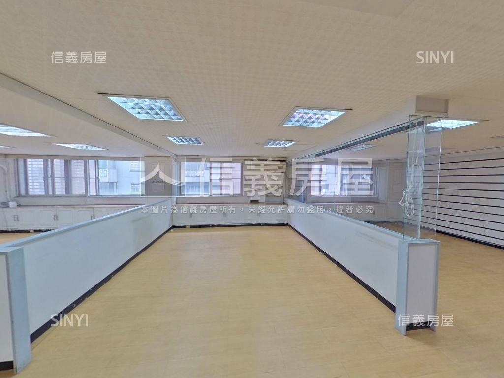 仁愛香榭有坡平車位房屋室內格局與周邊環境