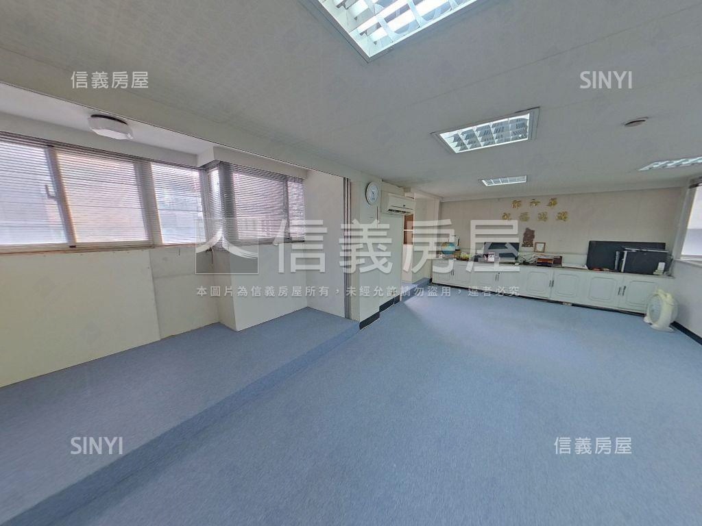 仁愛香榭有坡平車位房屋室內格局與周邊環境
