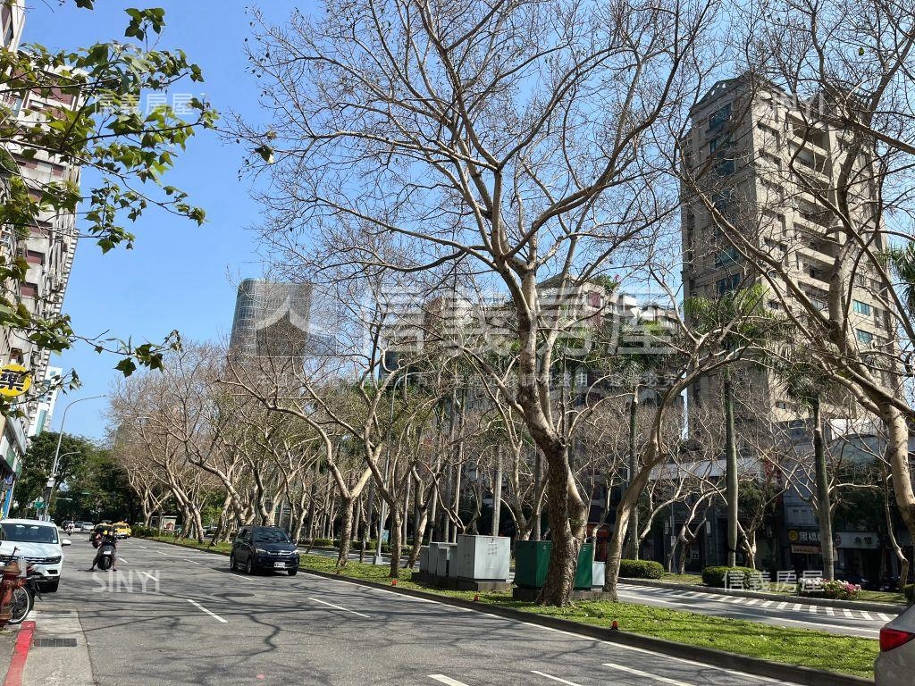 仁愛香榭有坡平車位房屋室內格局與周邊環境