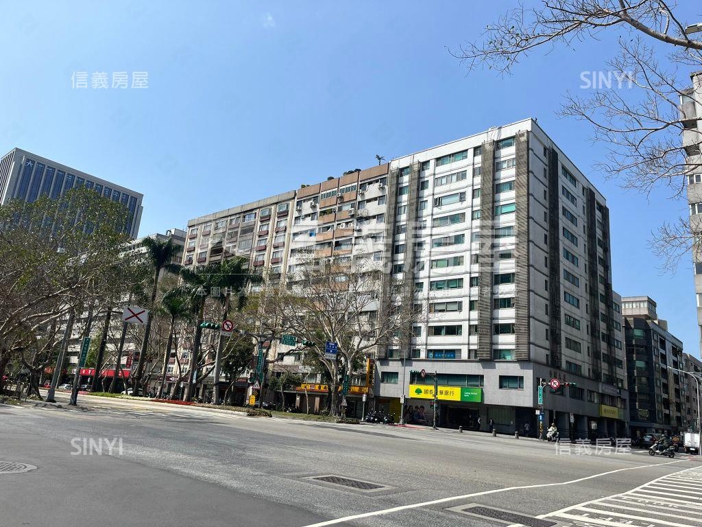 仁愛香榭有坡平車位房屋室內格局與周邊環境