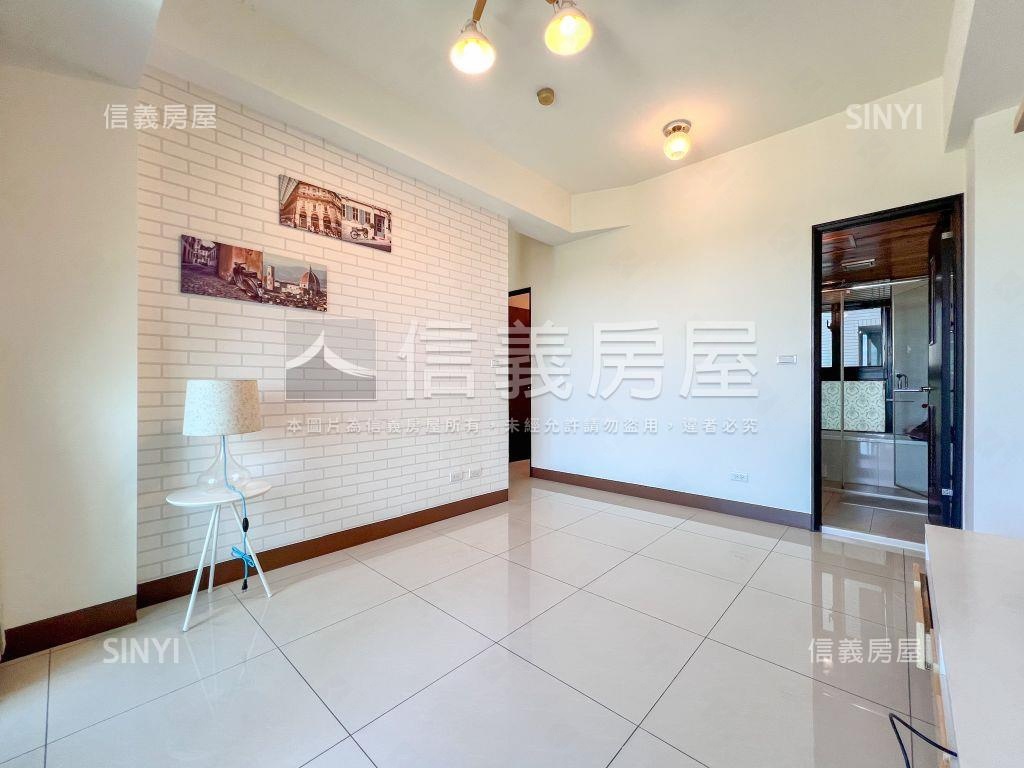 高鐵站陽台進出亮兩房房屋室內格局與周邊環境