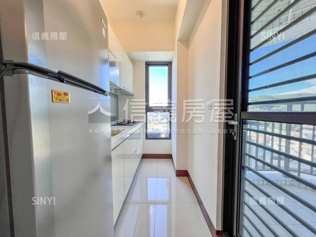 高鐵站陽台進出亮兩房房屋室內格局與周邊環境