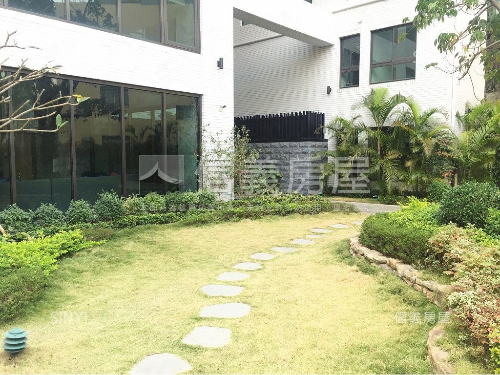 高鐵站陽台進出亮兩房房屋室內格局與周邊環境