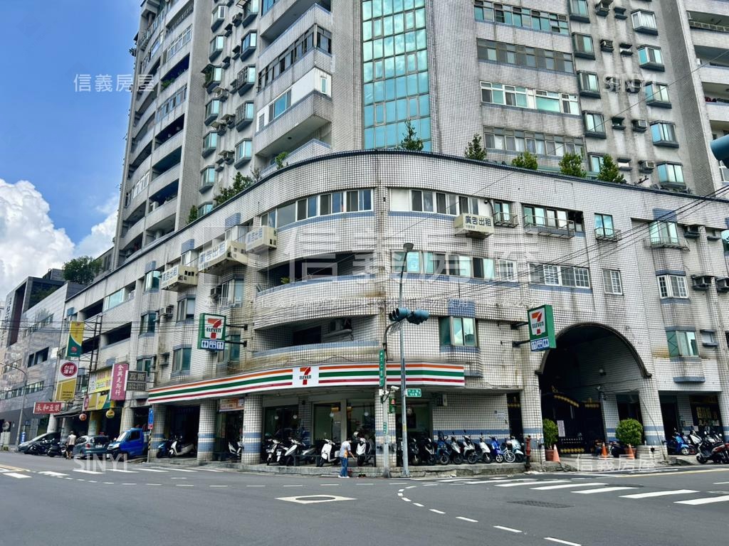 近中山路寬４米金店面房屋室內格局與周邊環境
