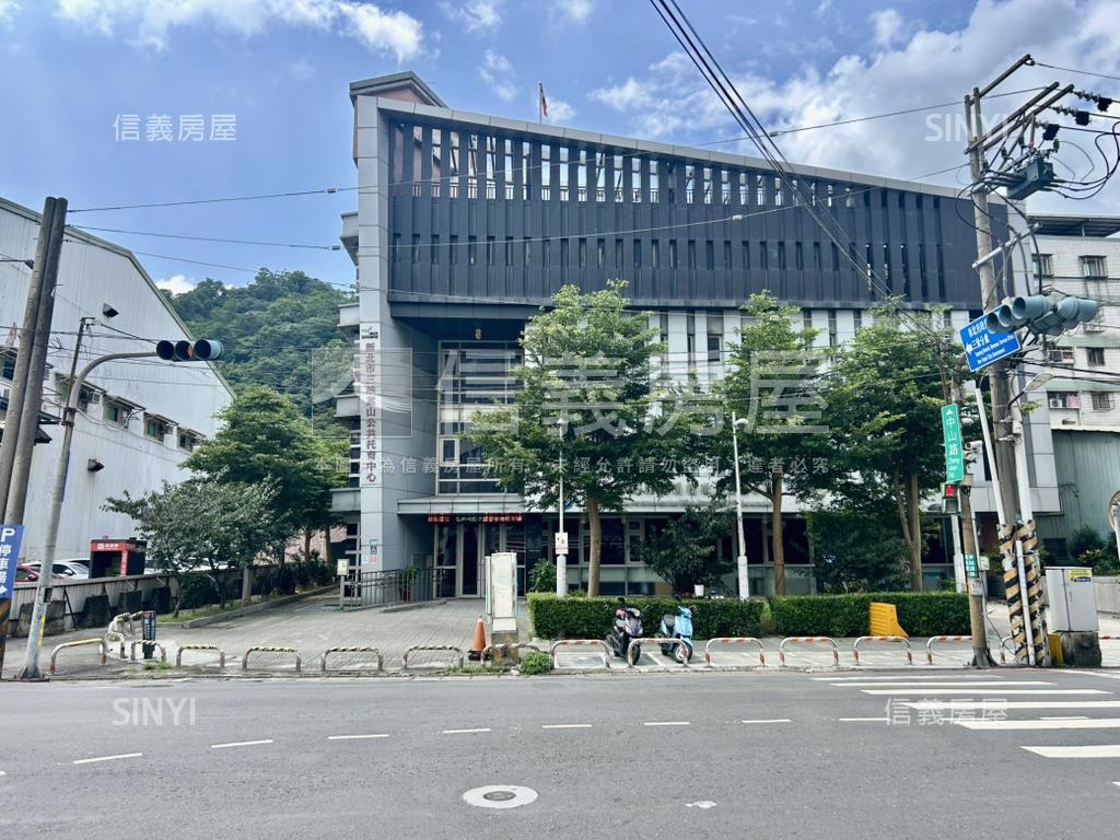 近中山路寬４米金店面房屋室內格局與周邊環境