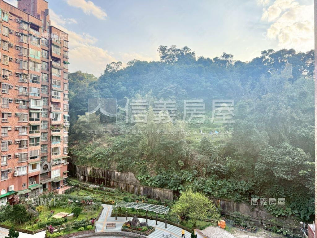 東方桂冠時尚精品三房房屋室內格局與周邊環境