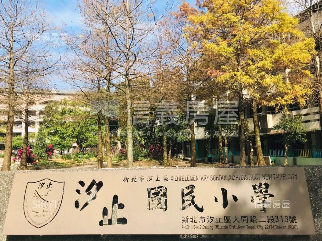 東方桂冠時尚精品三房房屋室內格局與周邊環境