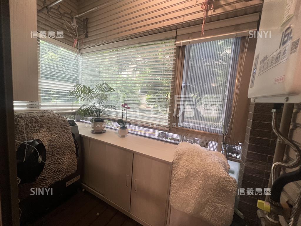 景觀四房附車位房屋室內格局與周邊環境