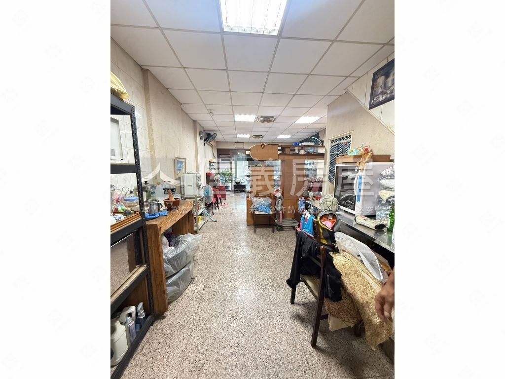 育安街首排，稀有店墅房屋室內格局與周邊環境
