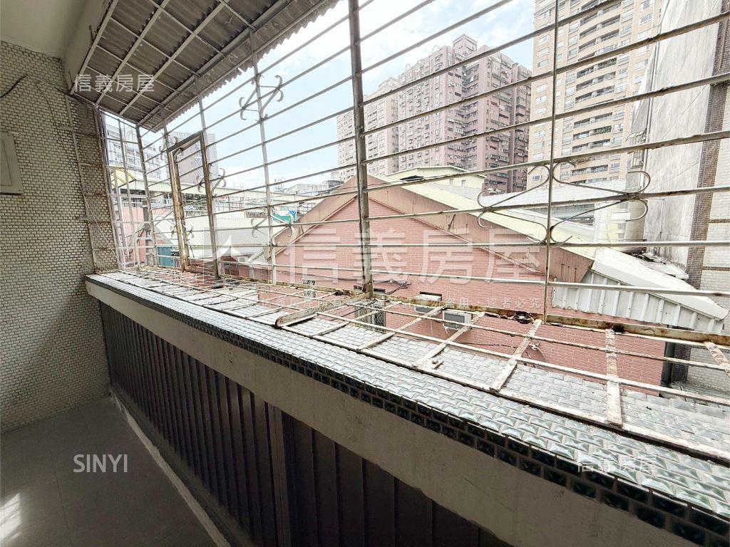 景安小資稀有公寓３樓房屋室內格局與周邊環境