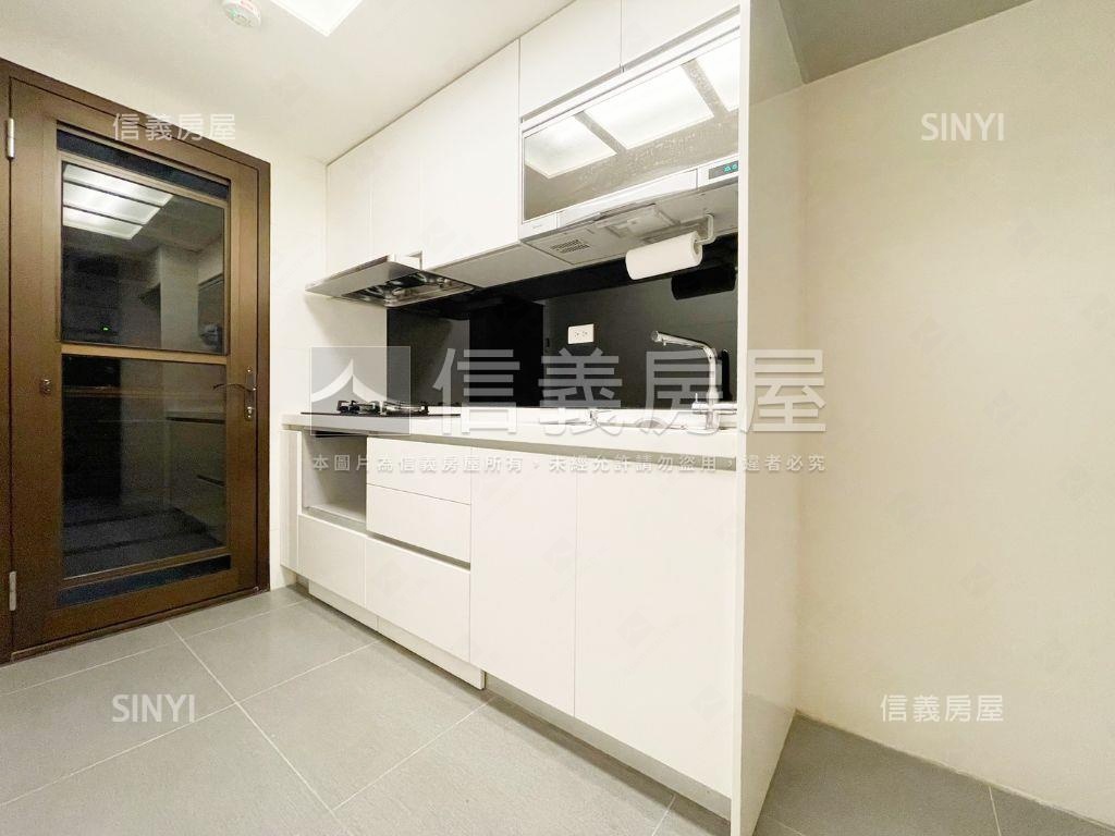 近ＳＢ１５站合康雲極２房房屋室內格局與周邊環境