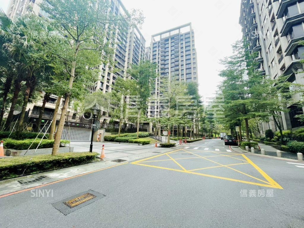 近ＳＢ１５站合康雲極２房房屋室內格局與周邊環境