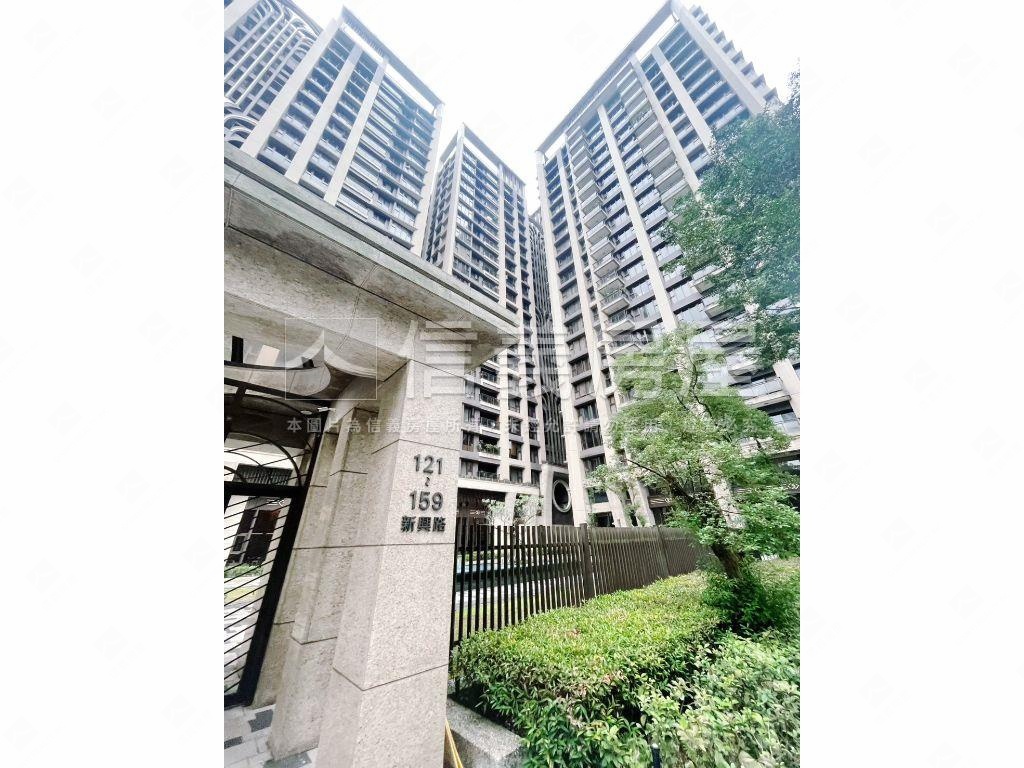 近ＳＢ１５站合康雲極２房房屋室內格局與周邊環境