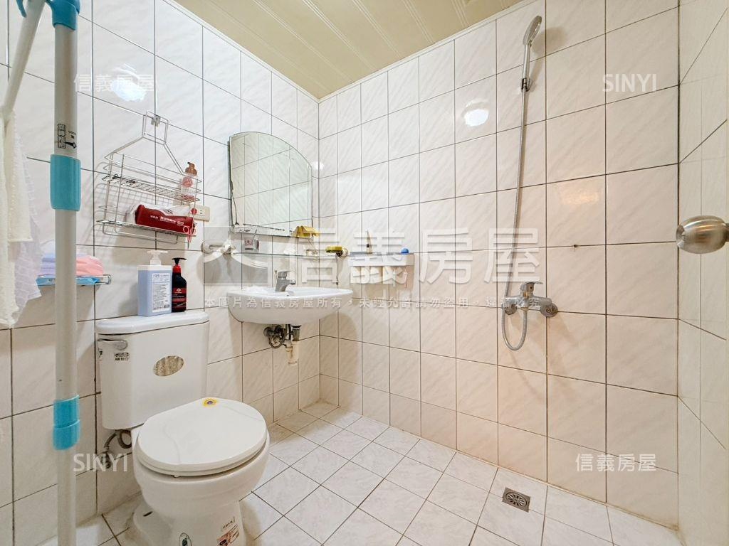 河堤溫馨三房平車房屋室內格局與周邊環境