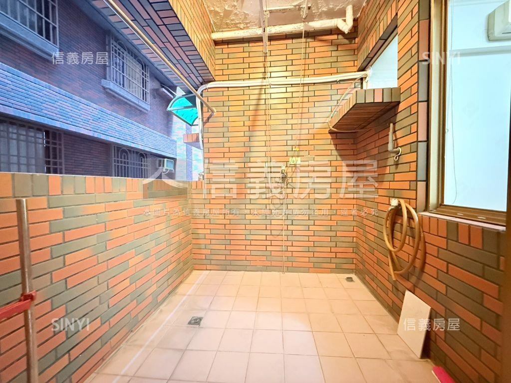 河堤溫馨三房平車房屋室內格局與周邊環境