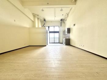 湖濱城全新挑高辦公室