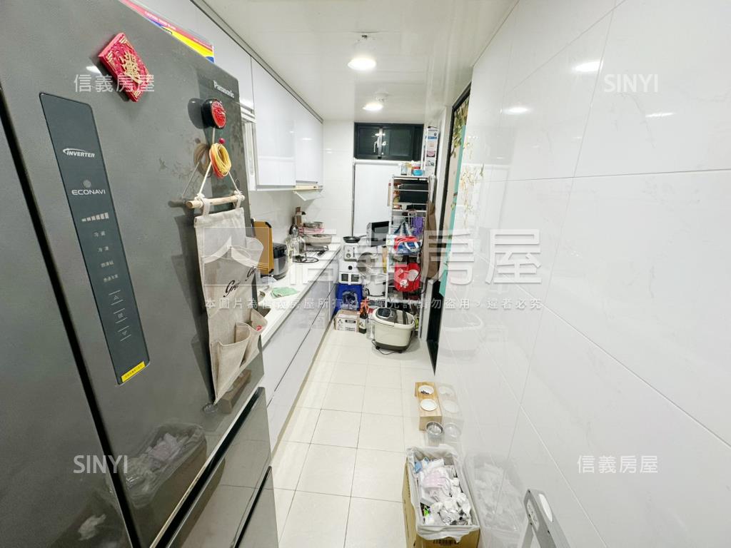 上越３房車位房屋室內格局與周邊環境