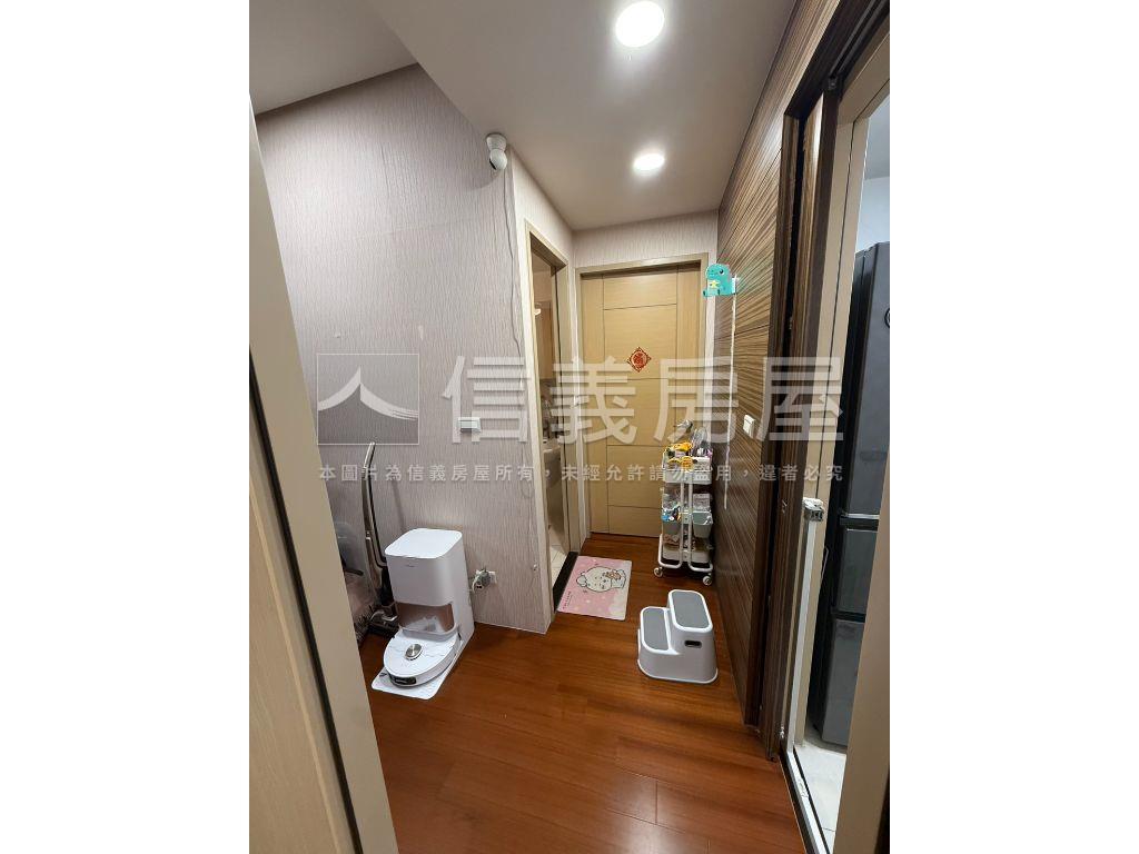 上越３房車位房屋室內格局與周邊環境