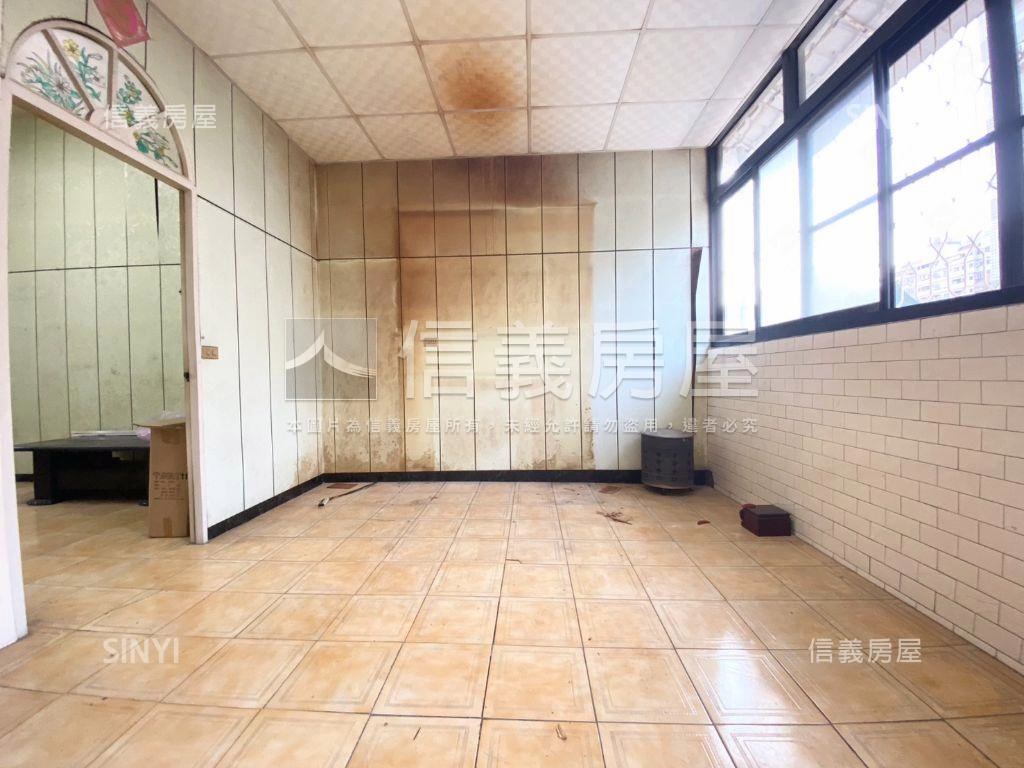 近文心捷運臨路透天房屋室內格局與周邊環境