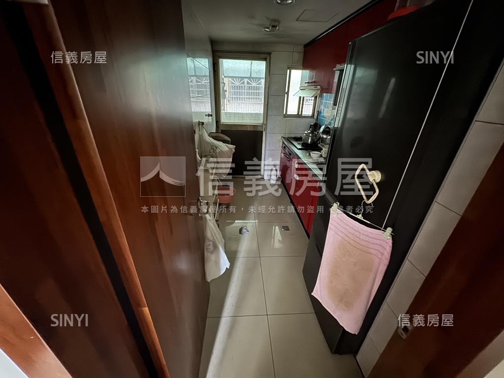 環東商圈陸光國宅三房車位房屋室內格局與周邊環境