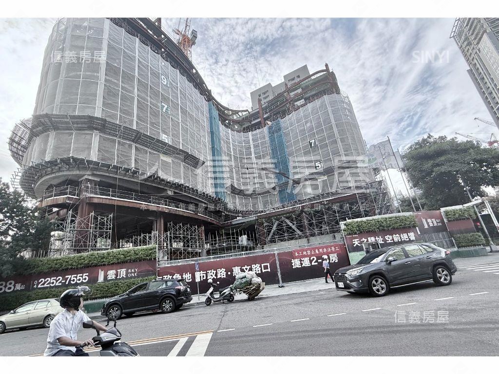 稀有雲頂高樓兩房雙衛平車房屋室內格局與周邊環境