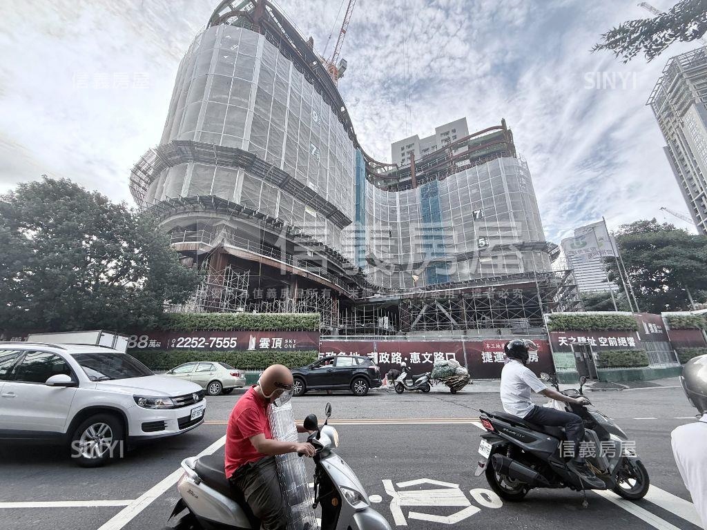 稀有雲頂高樓兩房雙衛平車房屋室內格局與周邊環境