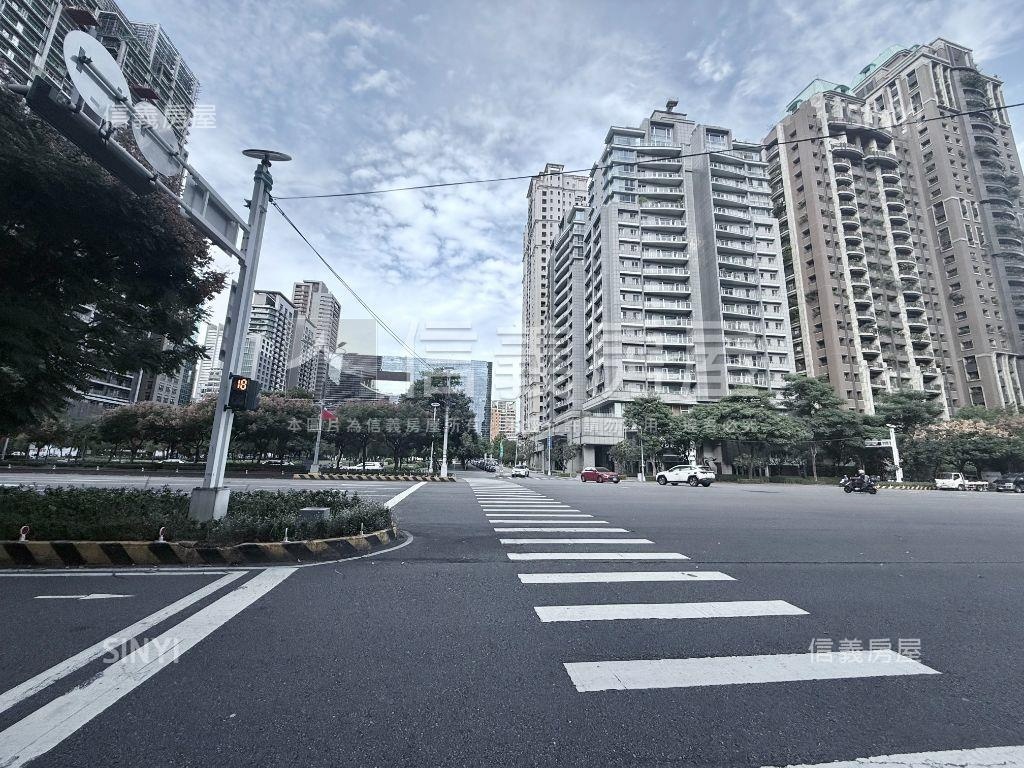 稀有雲頂高樓兩房雙衛平車房屋室內格局與周邊環境