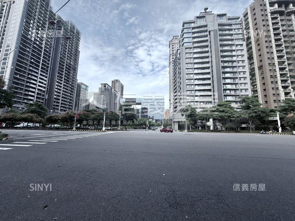 稀有雲頂高樓兩房雙衛平車房屋室內格局與周邊環境