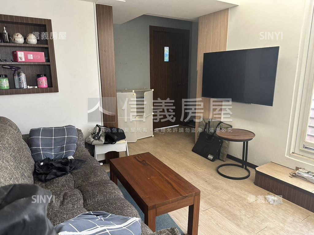 皇家名宮稀有頂樓戶房屋室內格局與周邊環境