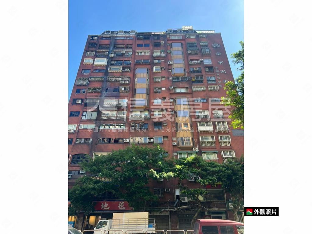 皇家名宮稀有頂樓戶房屋室內格局與周邊環境