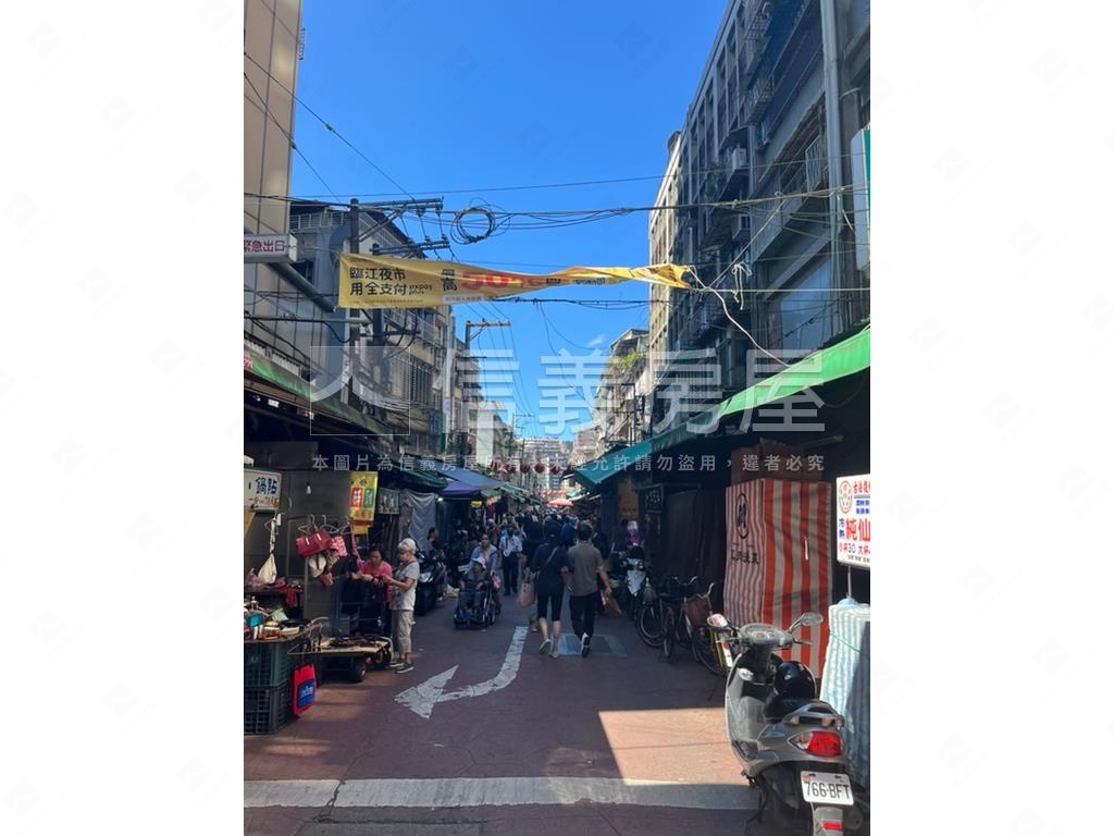 皇家名宮稀有頂樓戶房屋室內格局與周邊環境