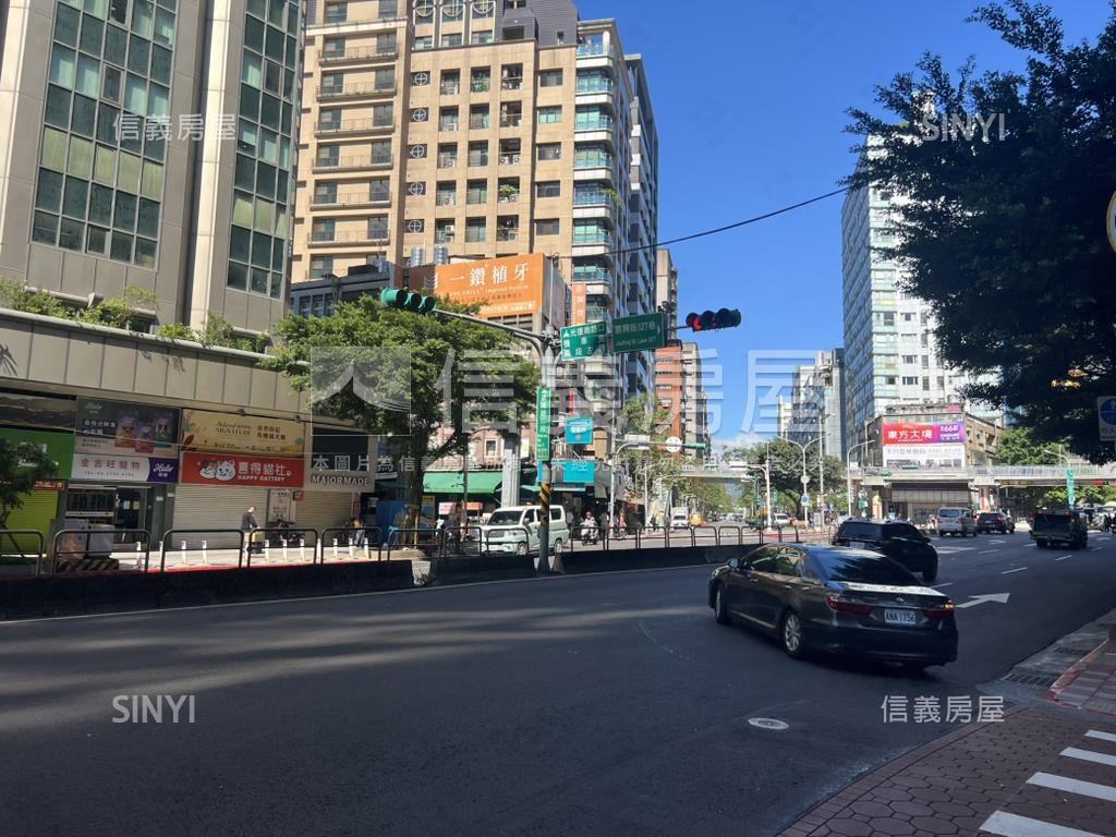 皇家名宮稀有頂樓戶房屋室內格局與周邊環境