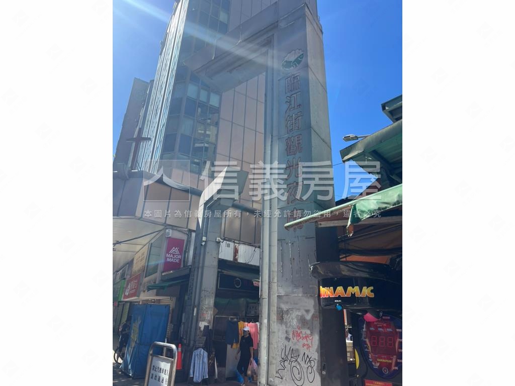 皇家名宮稀有頂樓戶房屋室內格局與周邊環境