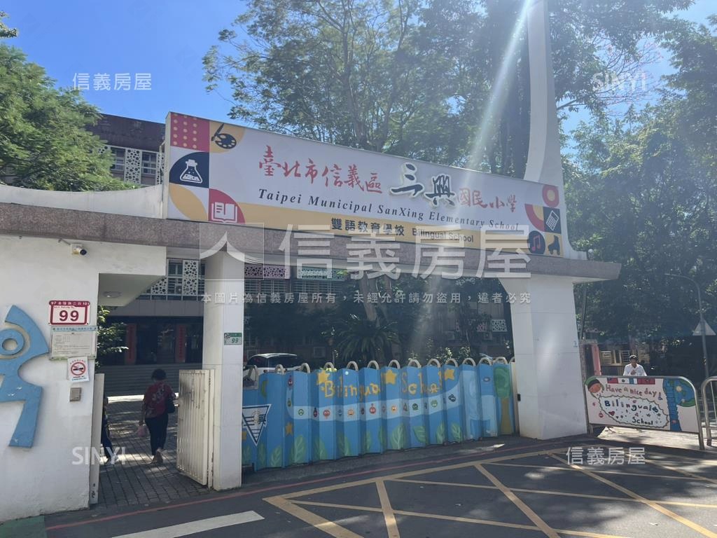 皇家名宮稀有頂樓戶房屋室內格局與周邊環境