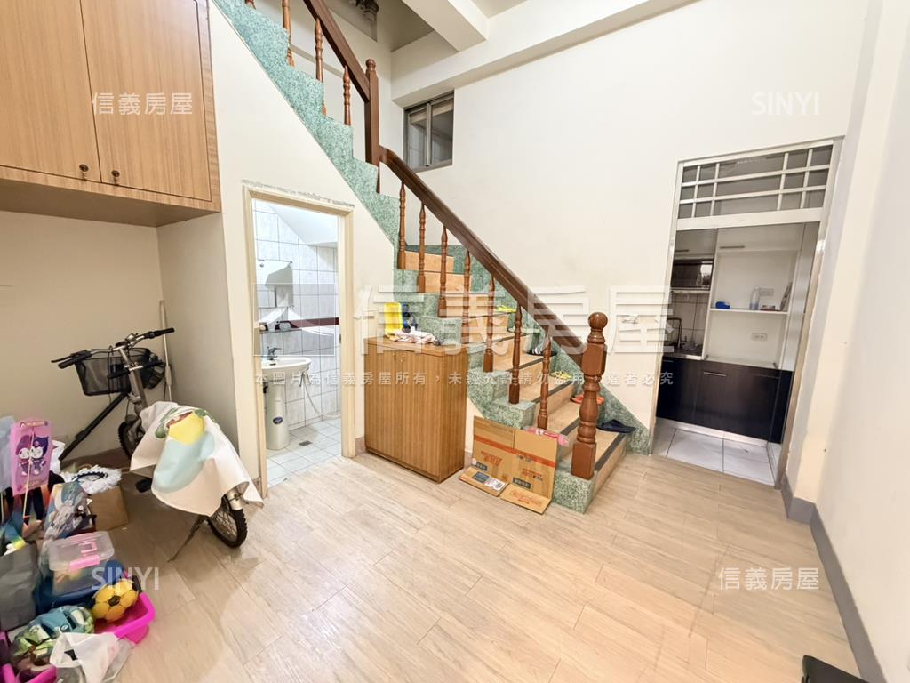 新光國中旁優質店住房屋室內格局與周邊環境