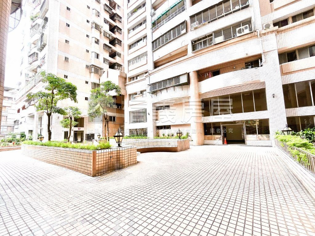 近高醫建工四房平車美屋房屋室內格局與周邊環境