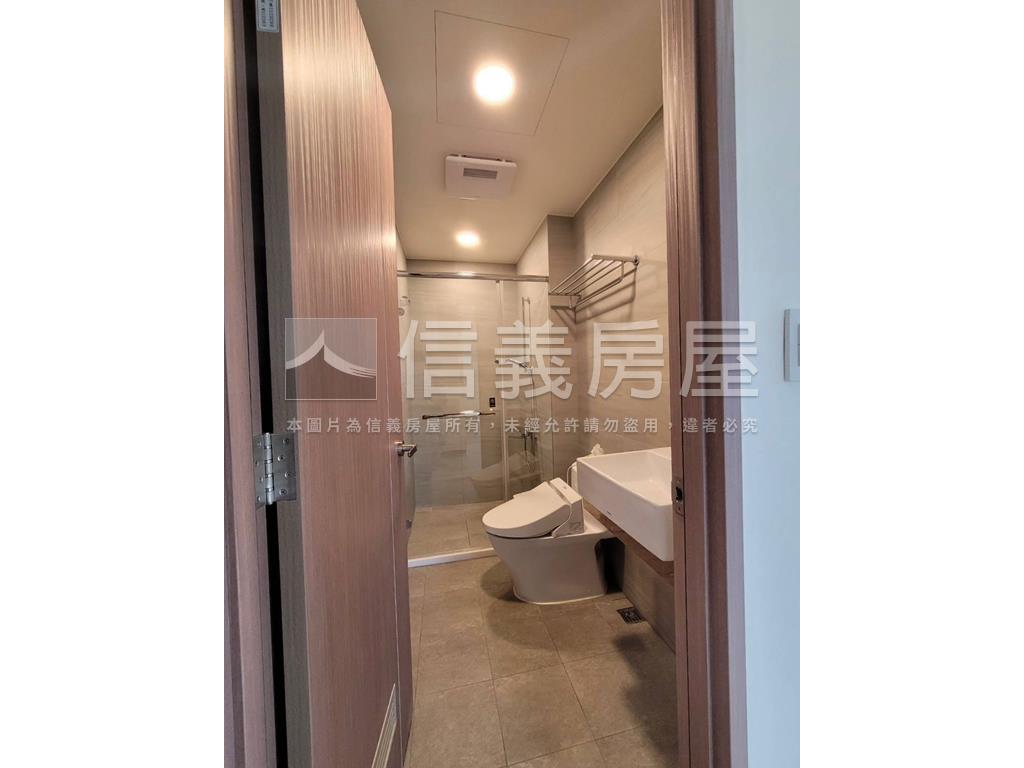 丹麥。尊爵帝王頂輕奢房屋室內格局與周邊環境