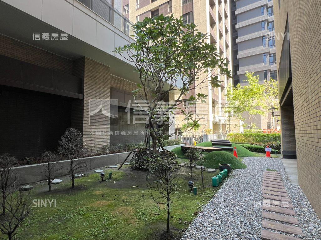 丹麥。尊爵帝王頂輕奢房屋室內格局與周邊環境
