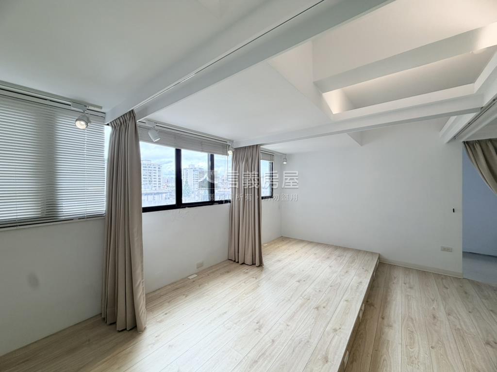 專凱旋名宮看學校朝南戶房屋室內格局與周邊環境