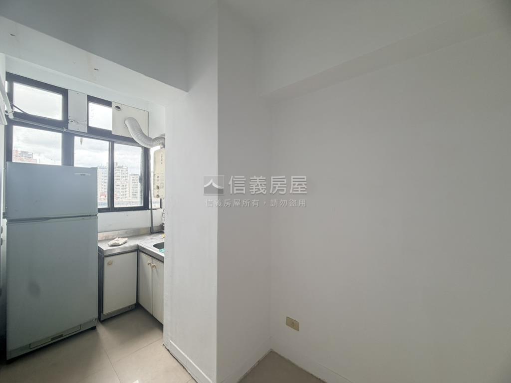 專凱旋名宮看學校朝南戶房屋室內格局與周邊環境