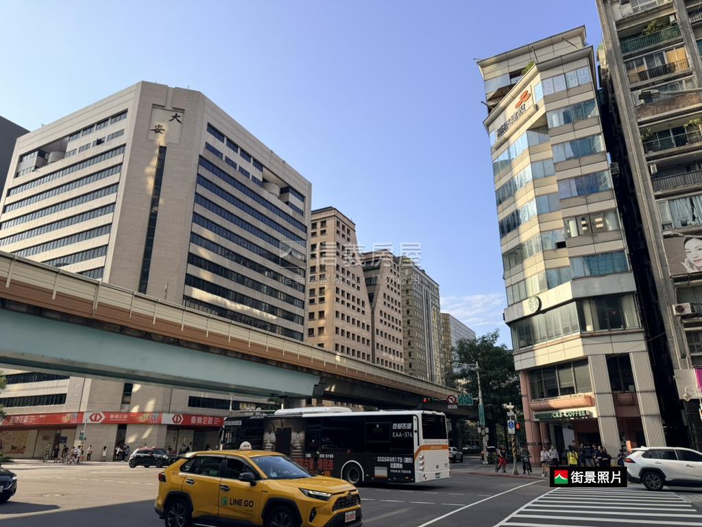 就在大安站★看學校朝南房屋室內格局與周邊環境