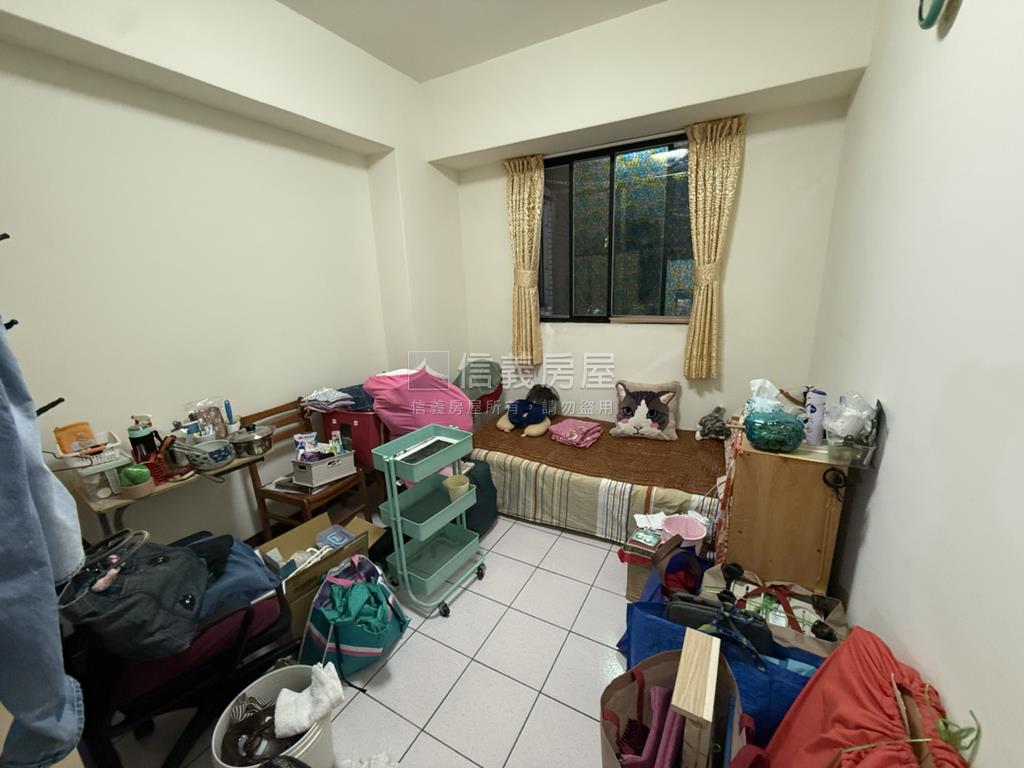 近捷運電梯大３房房屋室內格局與周邊環境
