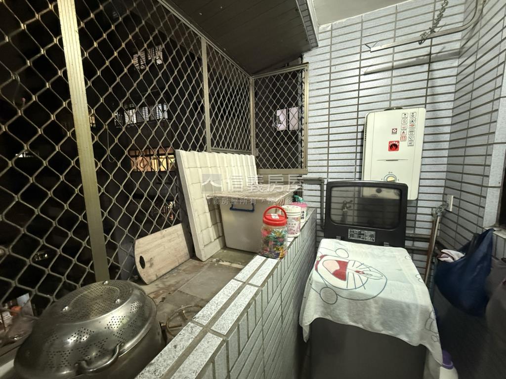 近捷運電梯大３房房屋室內格局與周邊環境