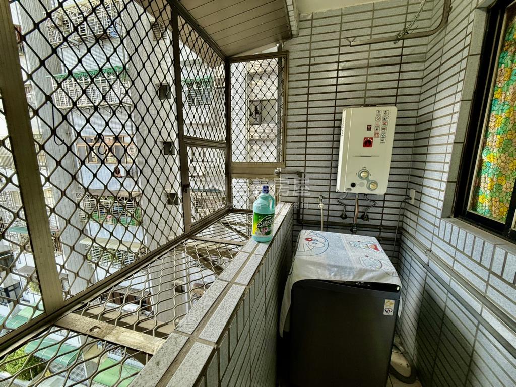 近捷運電梯大３房房屋室內格局與周邊環境