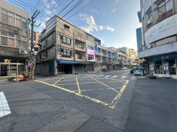 三民生活圈．臨路角間透天