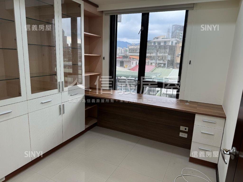 高峰會美兩房房屋室內格局與周邊環境