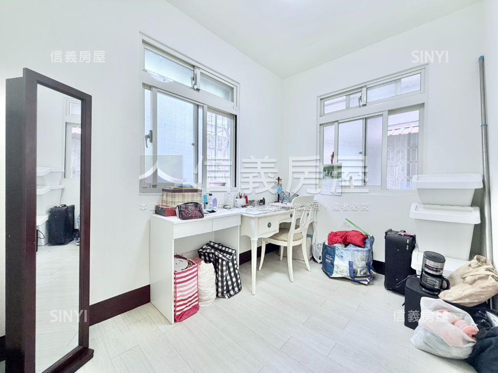 秀山三面採光美寓房屋室內格局與周邊環境