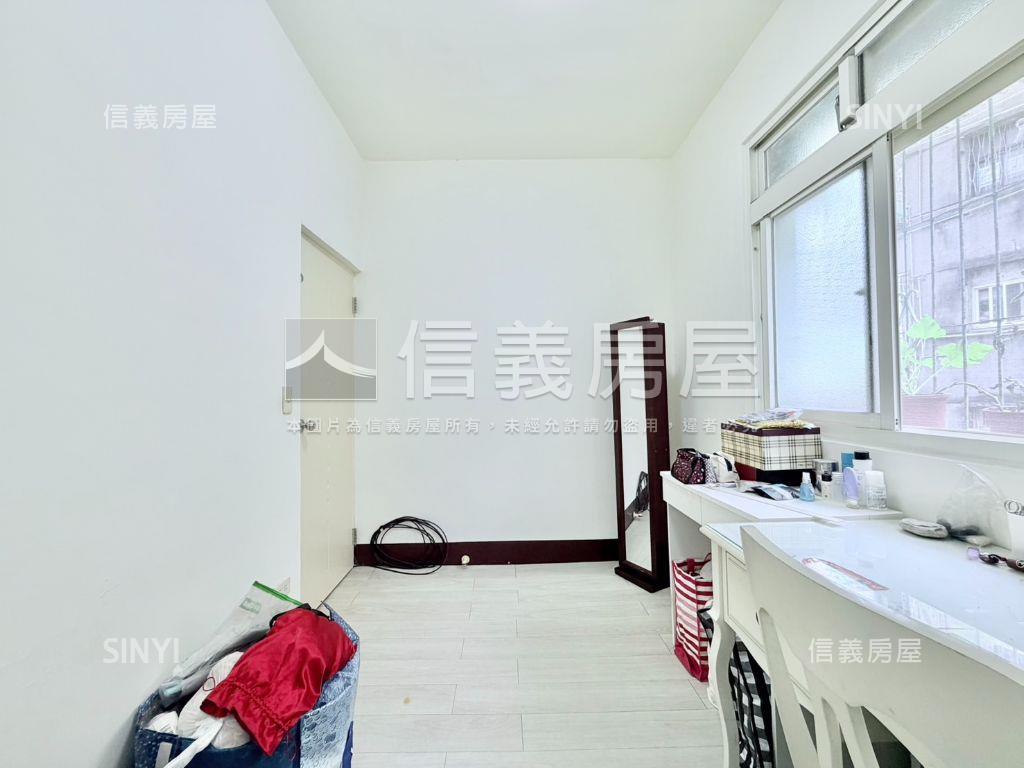 秀山三面採光美寓房屋室內格局與周邊環境